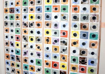 Στις μαύρες πάνω πέτρες της φυγής