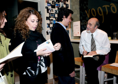 Στις μαύρες πάνω πέτρες της φυγής