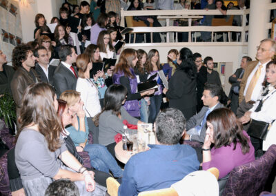 Στις μαύρες πάνω πέτρες της φυγής