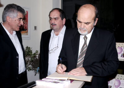 Στις μαύρες πάνω πέτρες της φυγής